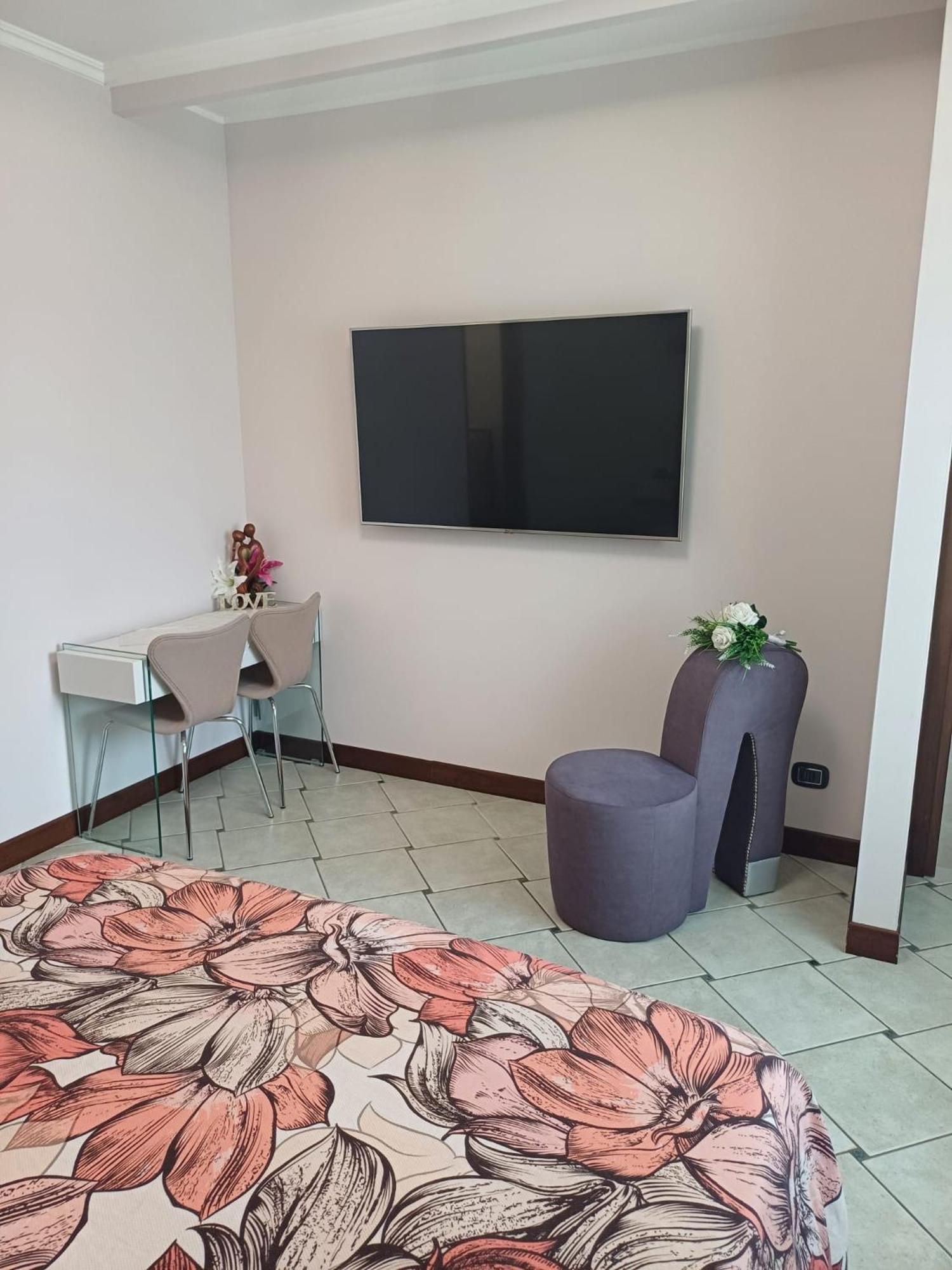 فندق Maryhouse - Ingresso Indipendente Venegono Superiore المظهر الخارجي الصورة