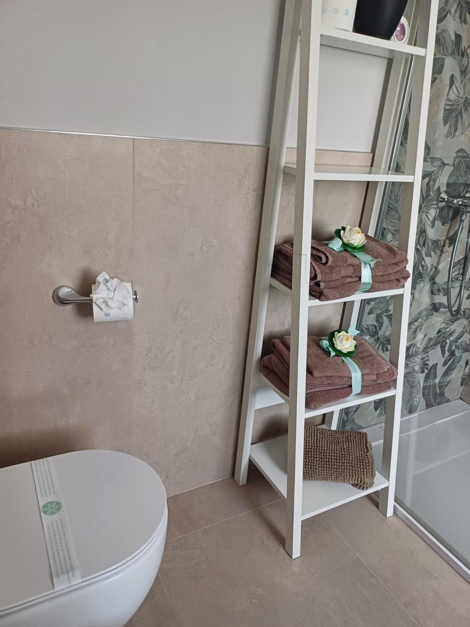 فندق Maryhouse - Ingresso Indipendente Venegono Superiore المظهر الخارجي الصورة